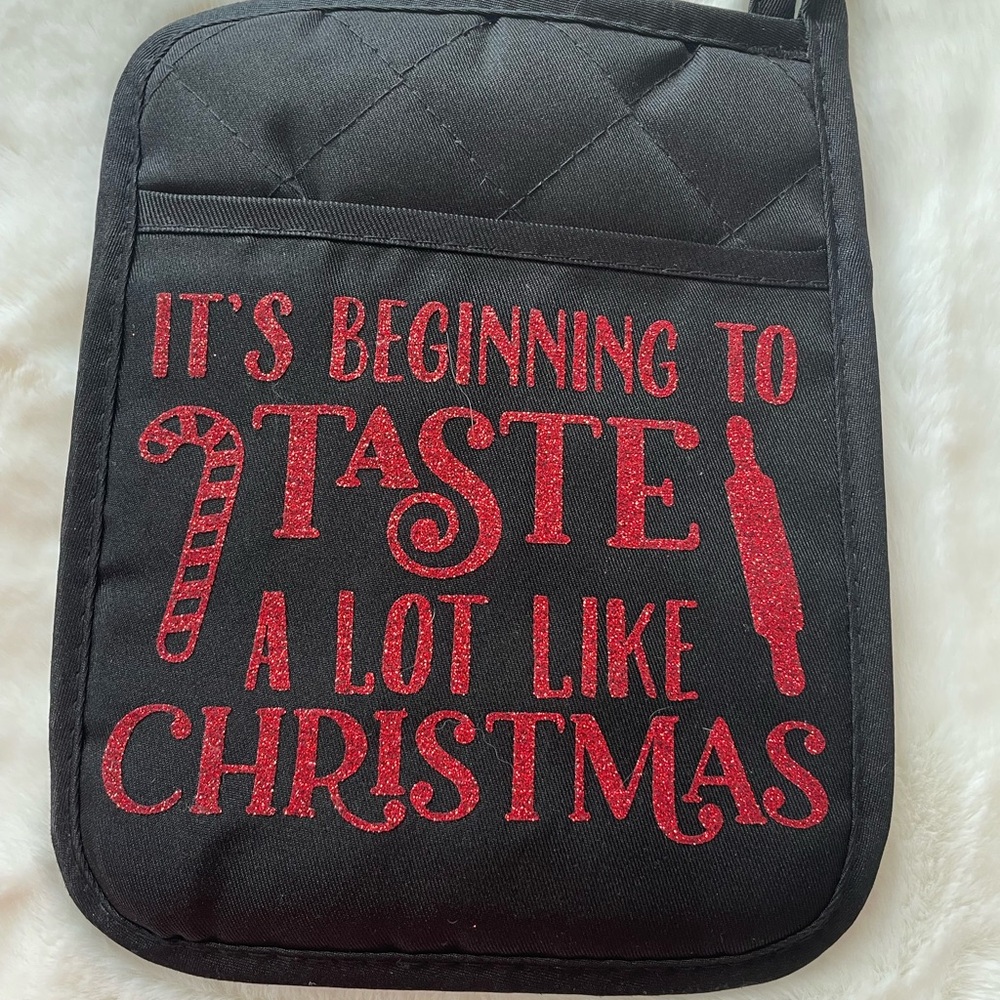 Black and Red Christmas Pot Holder